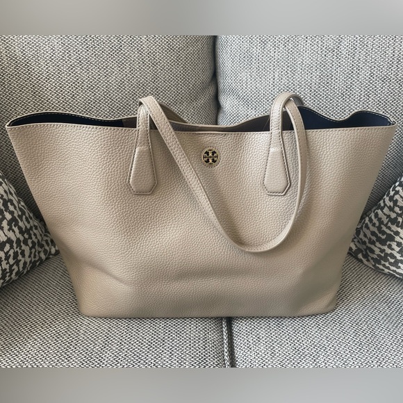 Tory Burch Perry Pebbled Leather Tote in French Gray - Picture 2 of 9